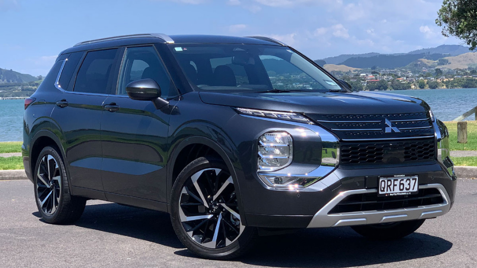 Mitsubishi Outlander PHEV XLS 4WD.png